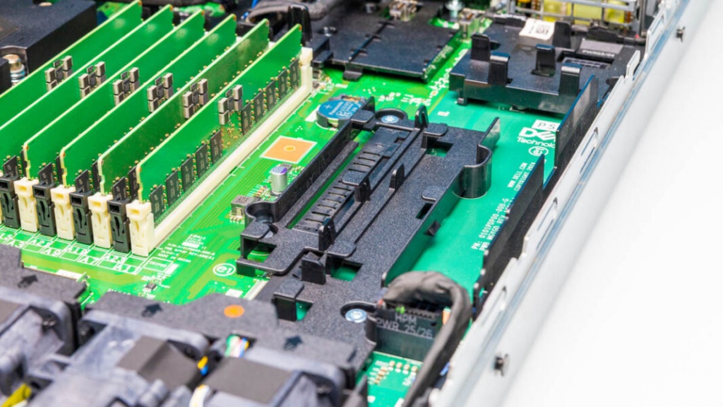 Dell-PowerEdge-R6715-Inside-5-1068x601.jpg